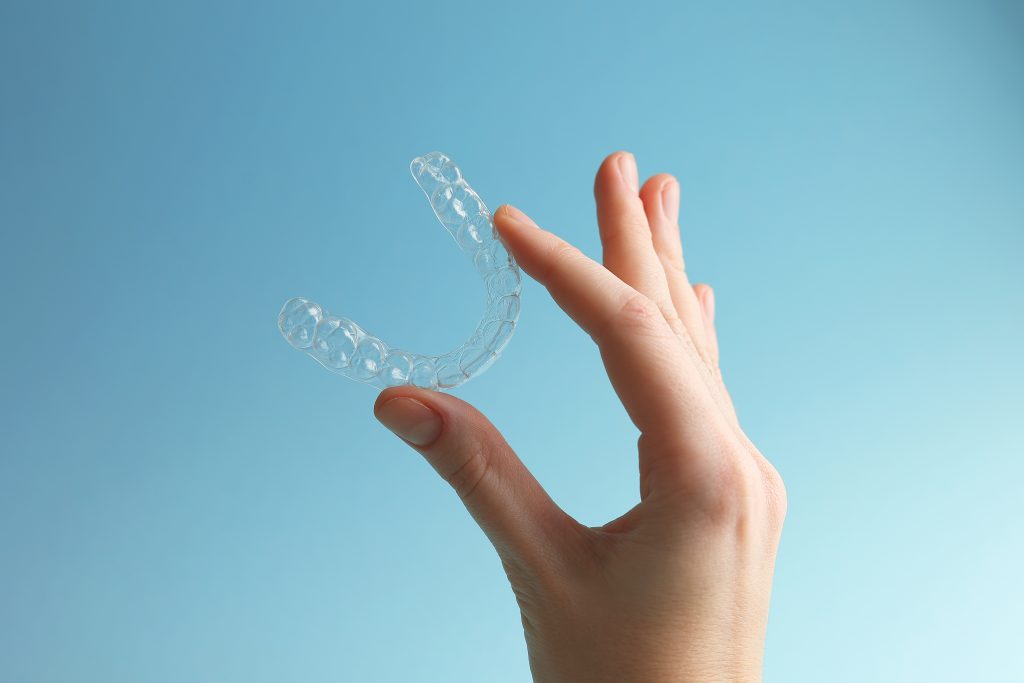 invisalign nevidni zobni aparat